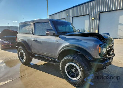 2023 Ford Bronco Base z USA, uszkodzony, nr VIN 1FMDE5CP0PLC14564